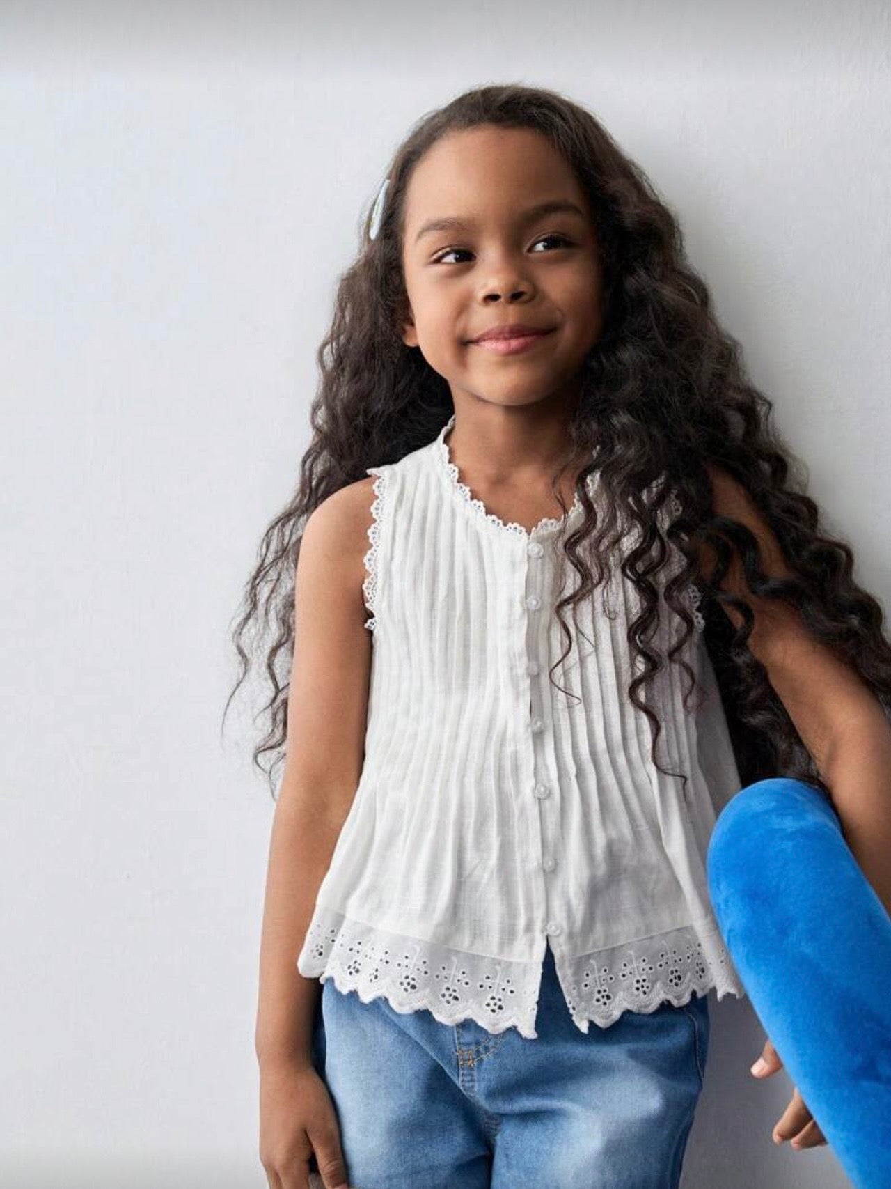 Blusa Blanca de Encaje y Bordado