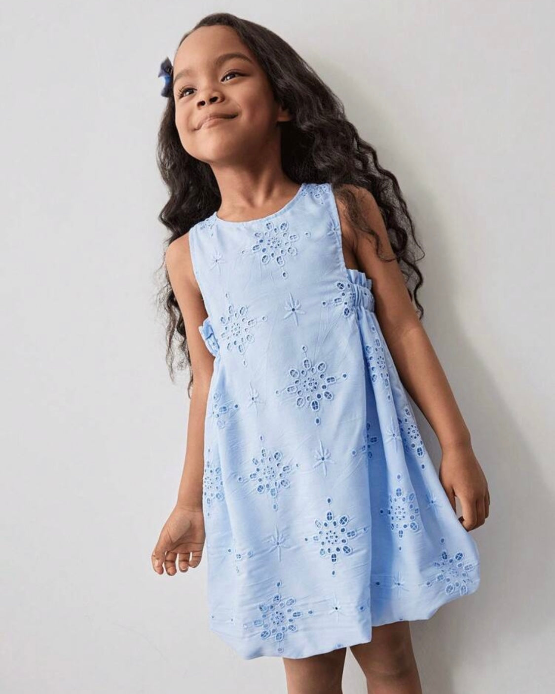 Vestido Azul con Bordado Floral